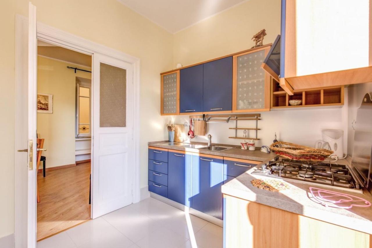 Lovely 4-Bedroom Apartment 30M Sangiovanni Metro Roma Dış mekan fotoğraf