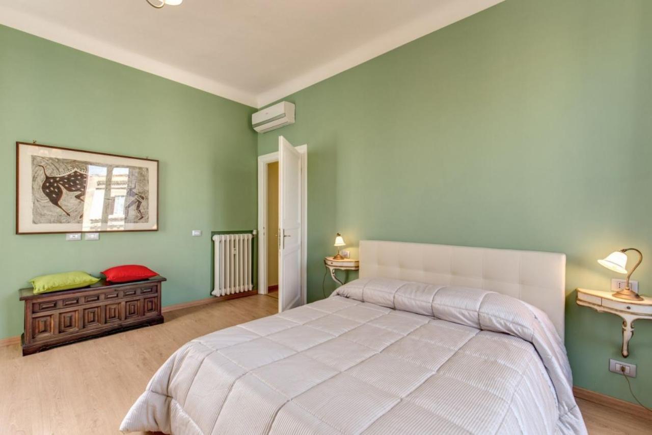 Lovely 4-Bedroom Apartment 30M Sangiovanni Metro Roma Dış mekan fotoğraf