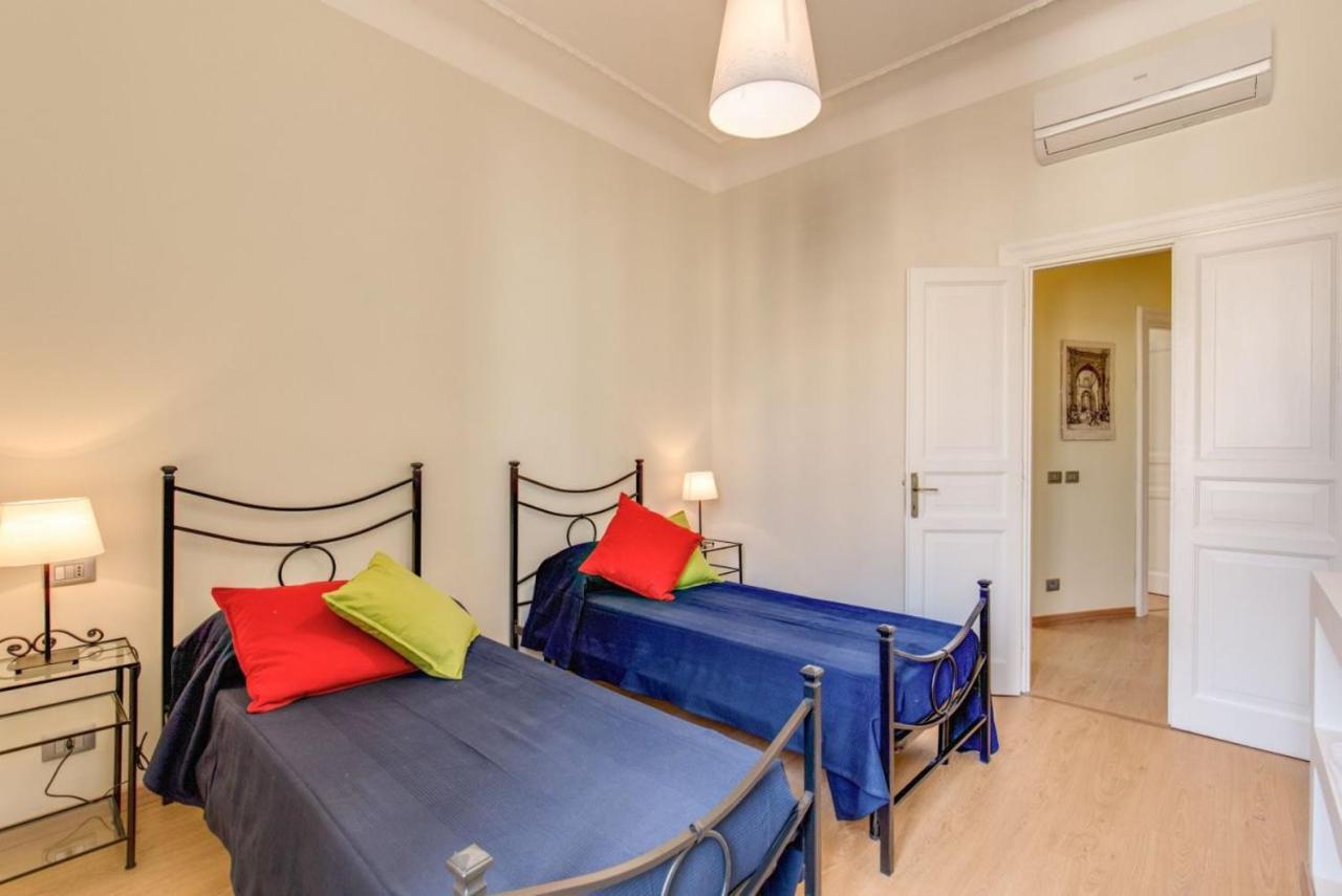 Lovely 4-Bedroom Apartment 30M Sangiovanni Metro Roma Dış mekan fotoğraf