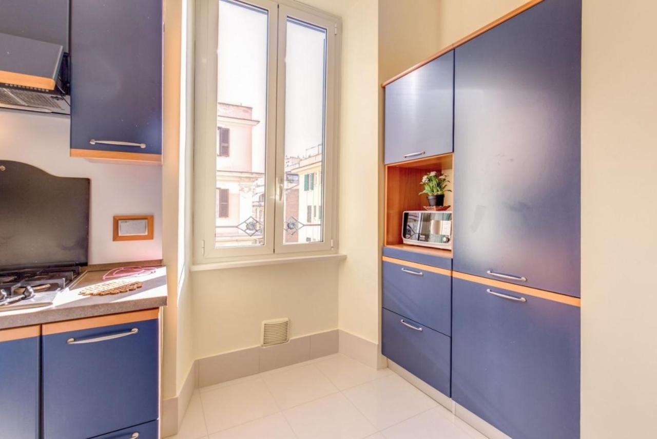 Lovely 4-Bedroom Apartment 30M Sangiovanni Metro Roma Dış mekan fotoğraf